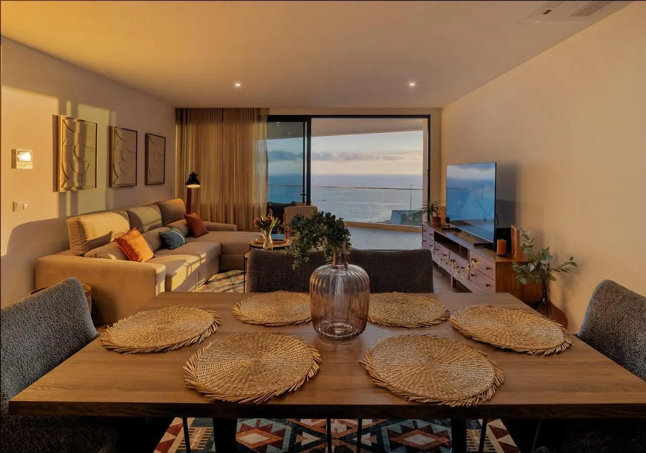 카메라데로보스 Peace Haven III 아파트